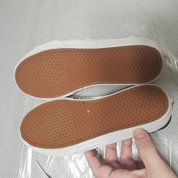 Vans - Picture 9 of 15